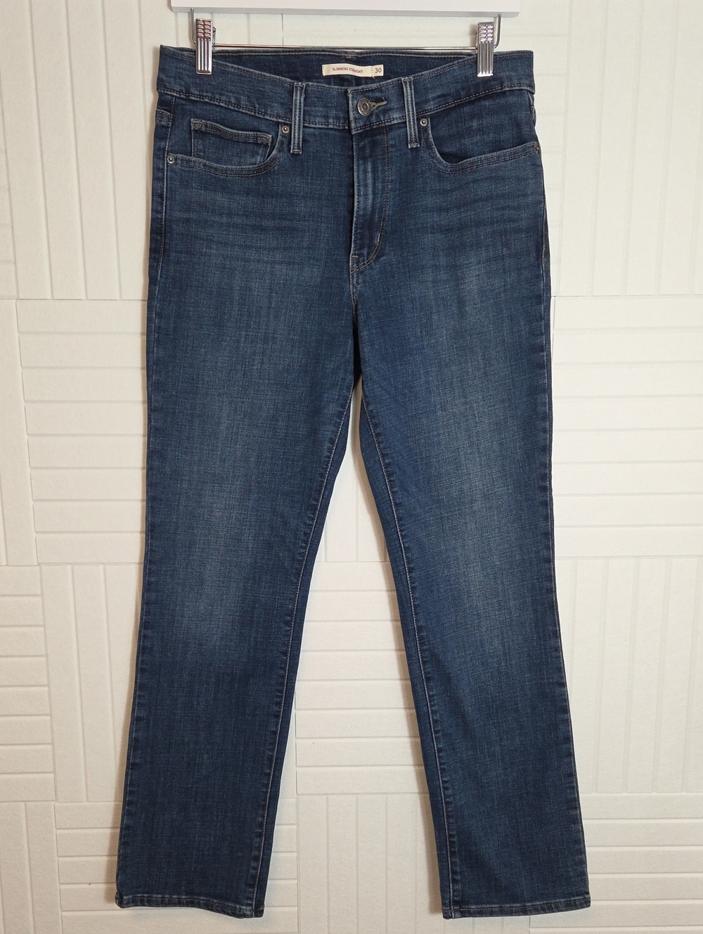 Levi's Slimming Straight Jeans Size 30